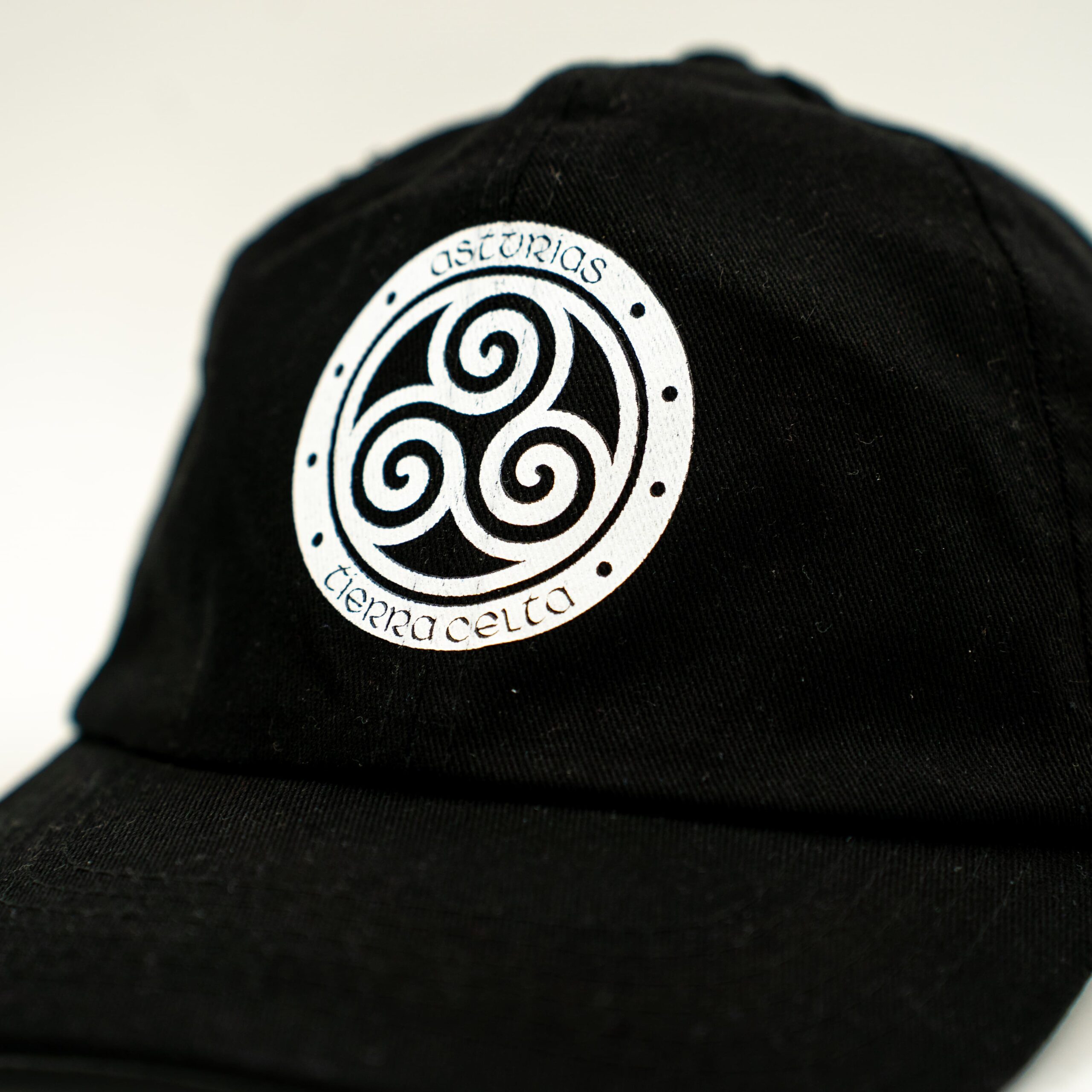 Gorra negra Trisquel Celta Asturias | Asturias Encantada