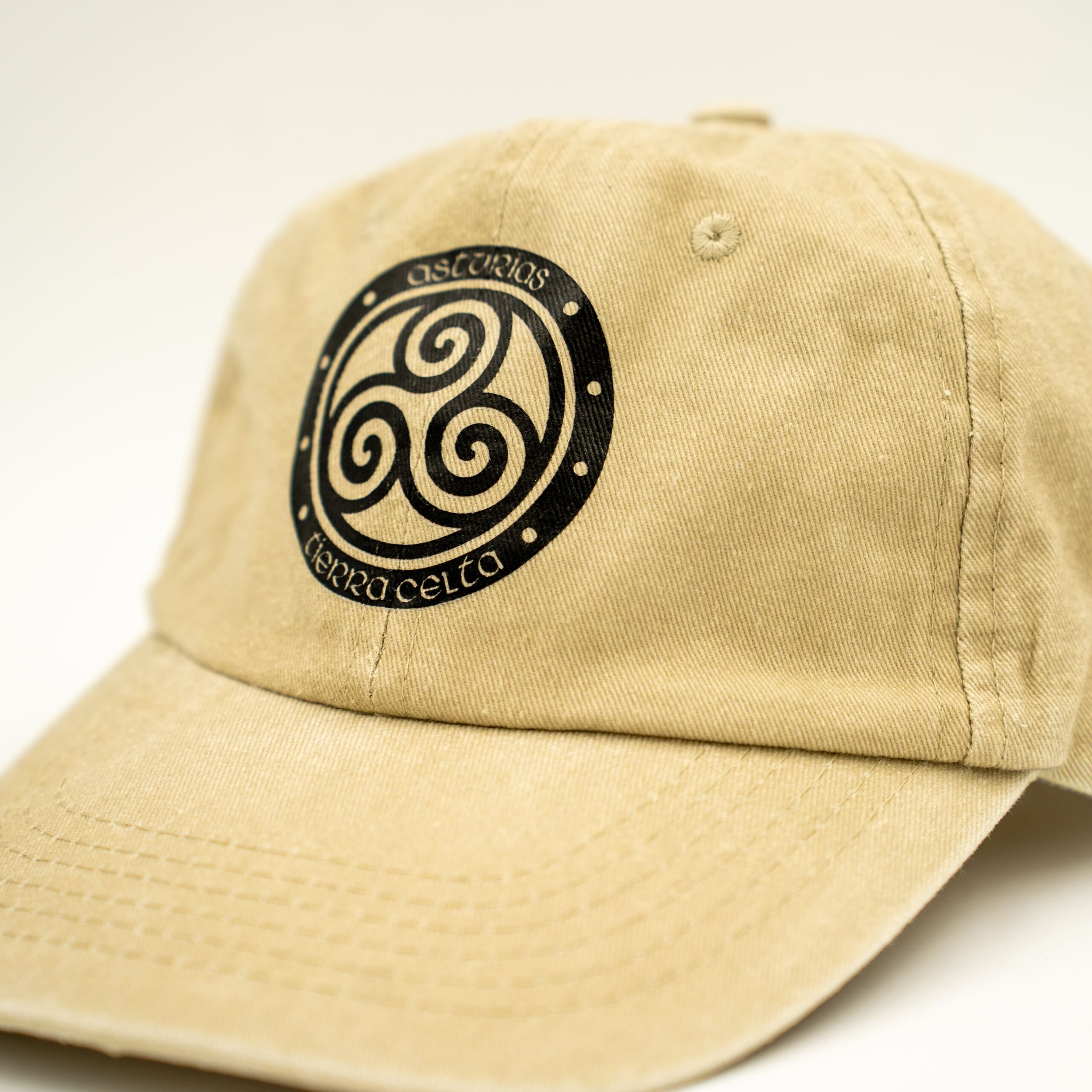 Gorra beige Trisquel Celta Asturias | Asturias Encantada