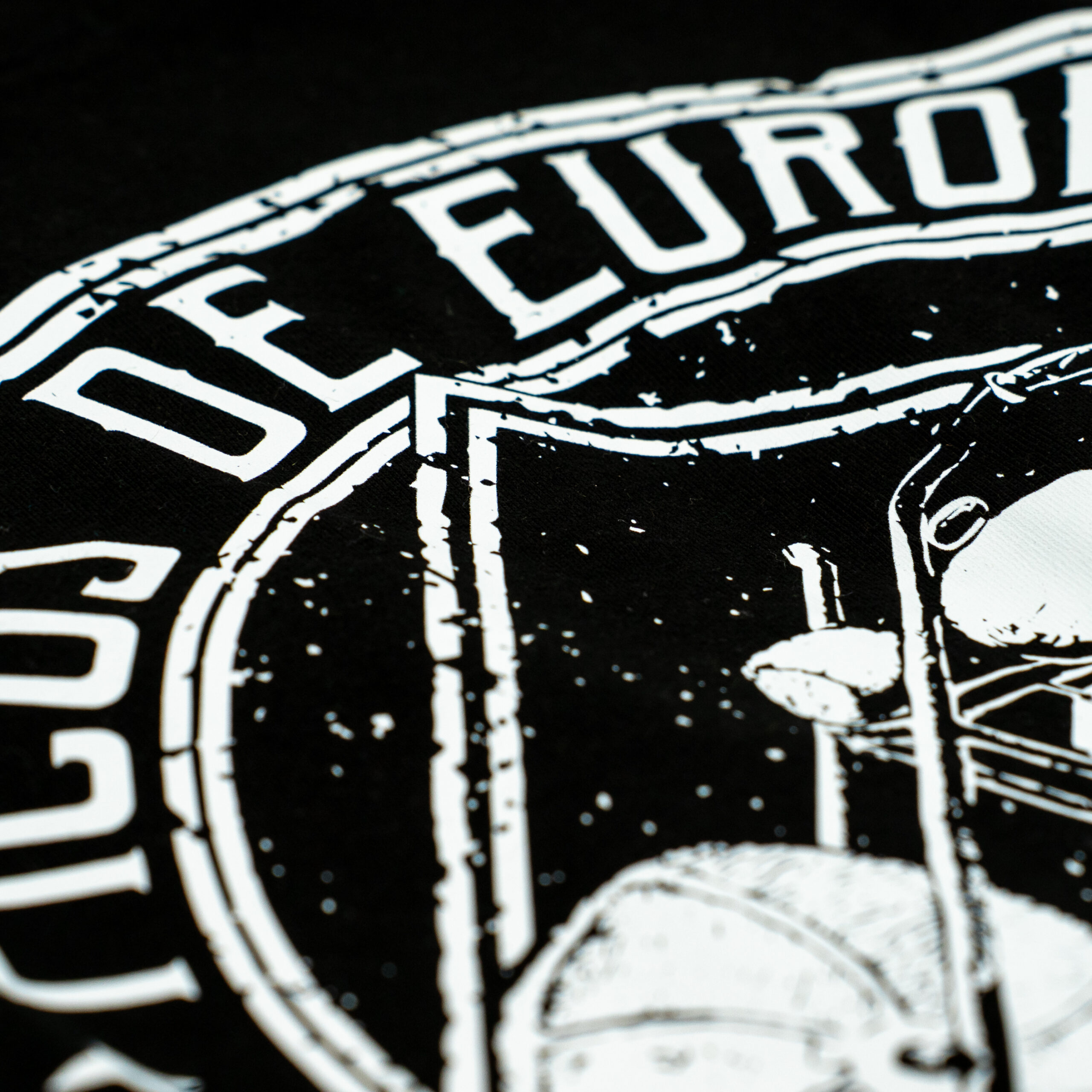 Detalle Camiseta negra Moto Piedra de Cangas | Asturias Encantada