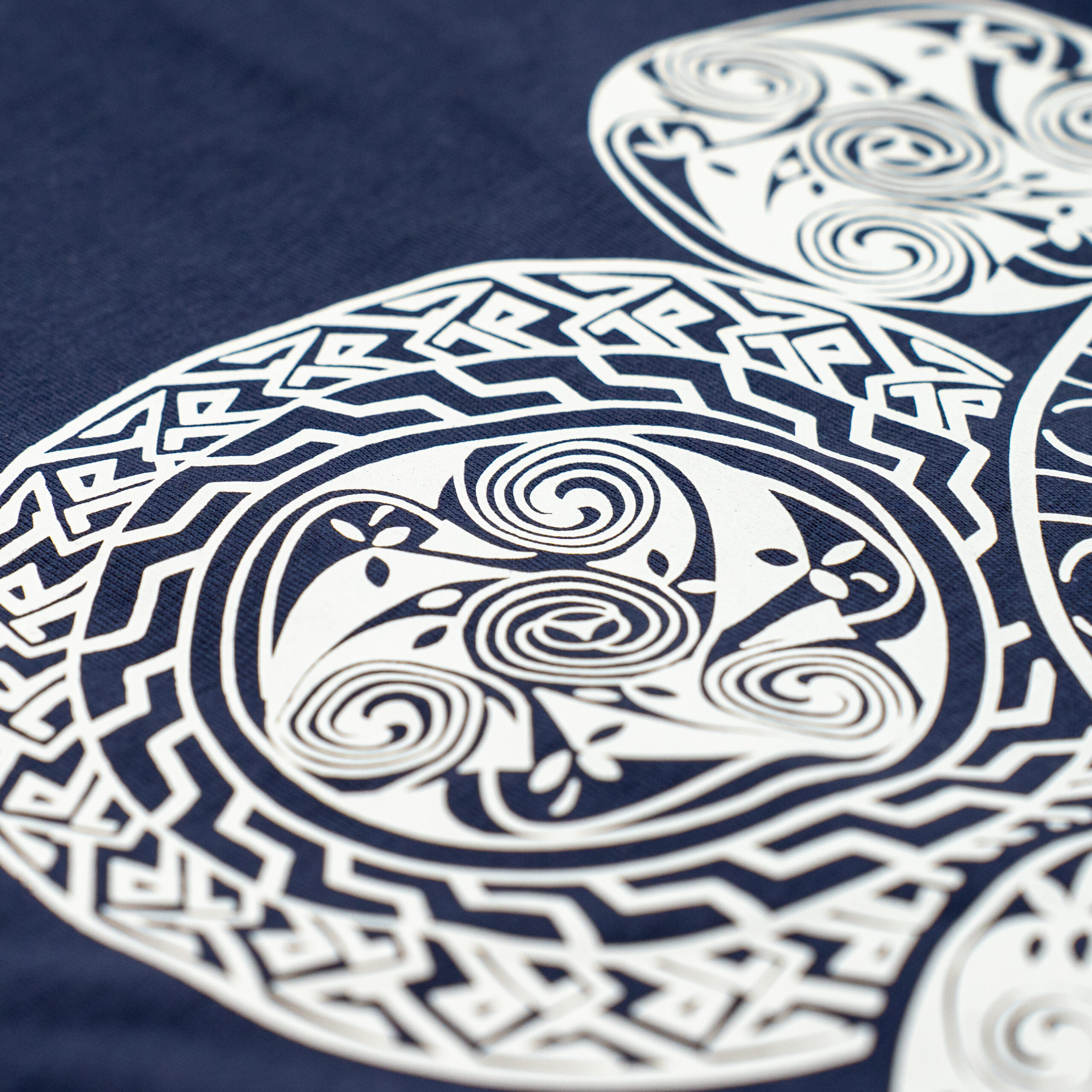 Detalle camiseta Composición Trisquel Asturias | Asturias Encantada