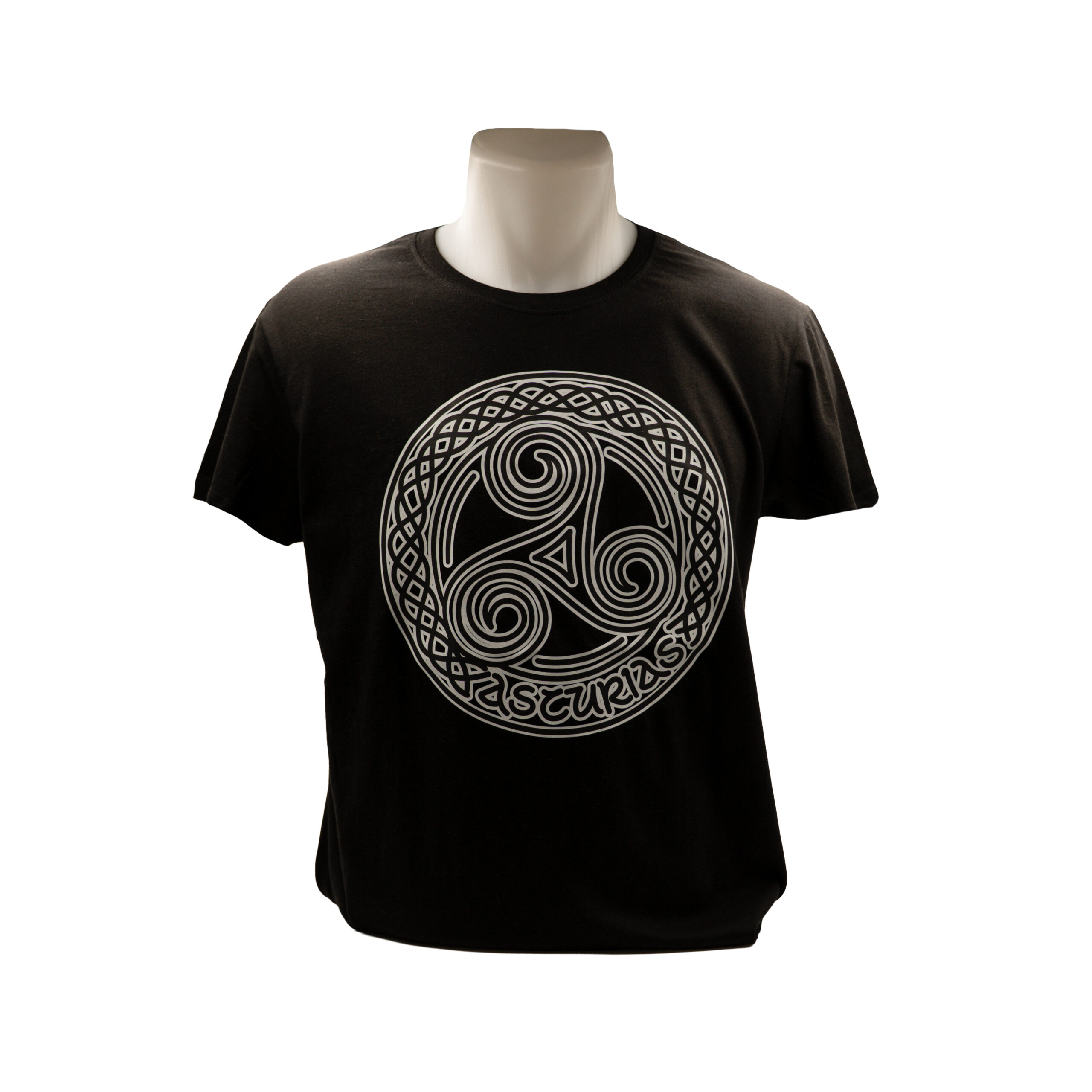 Camiseta negra Trisquel de Asturias vista frontal | Asturias Encantada Camiseta negra Trisquel de Asturias vista frontal | Asturias Encantada