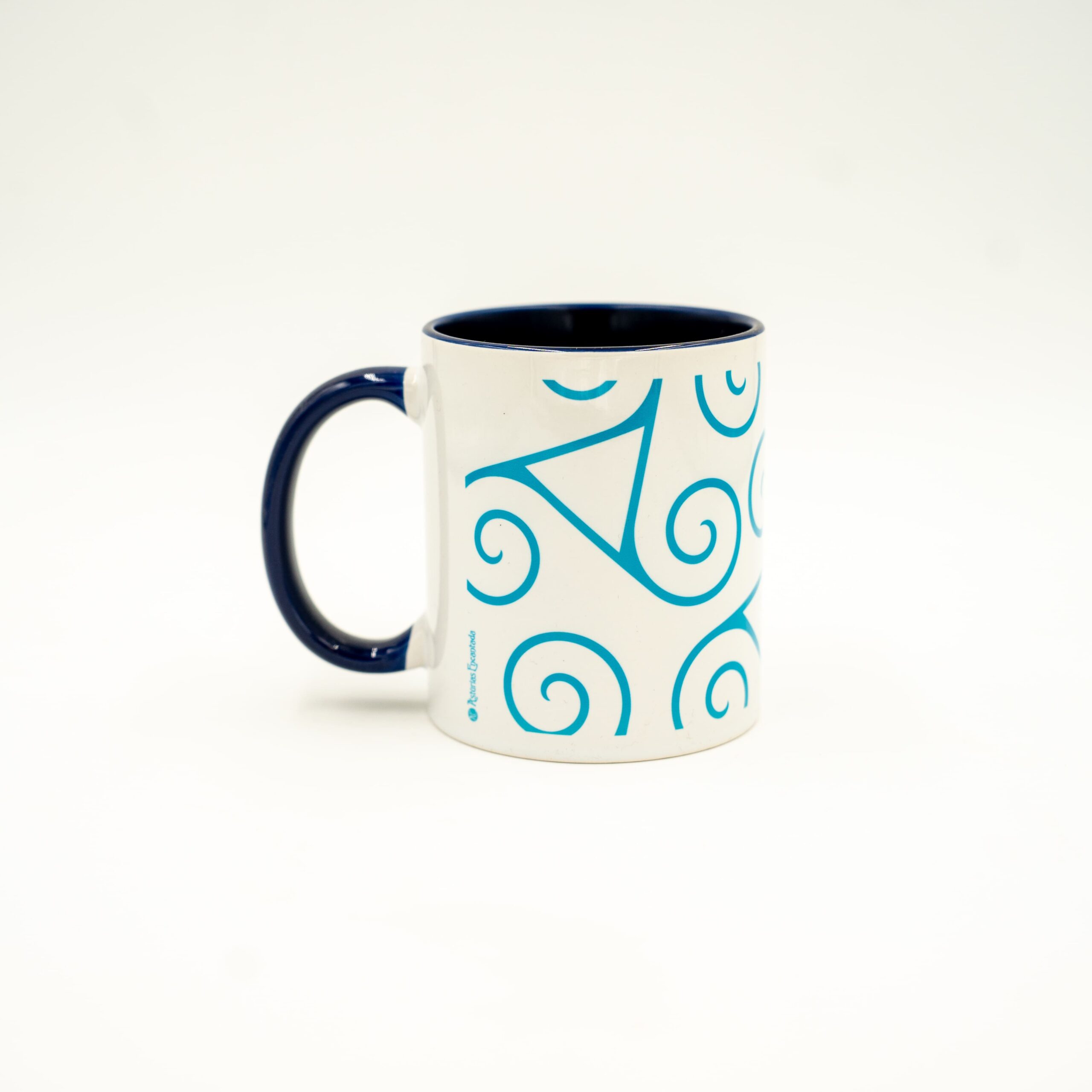 Taza cerámica Cruz de la Victoria Asturias detalle | Asturias Encantada