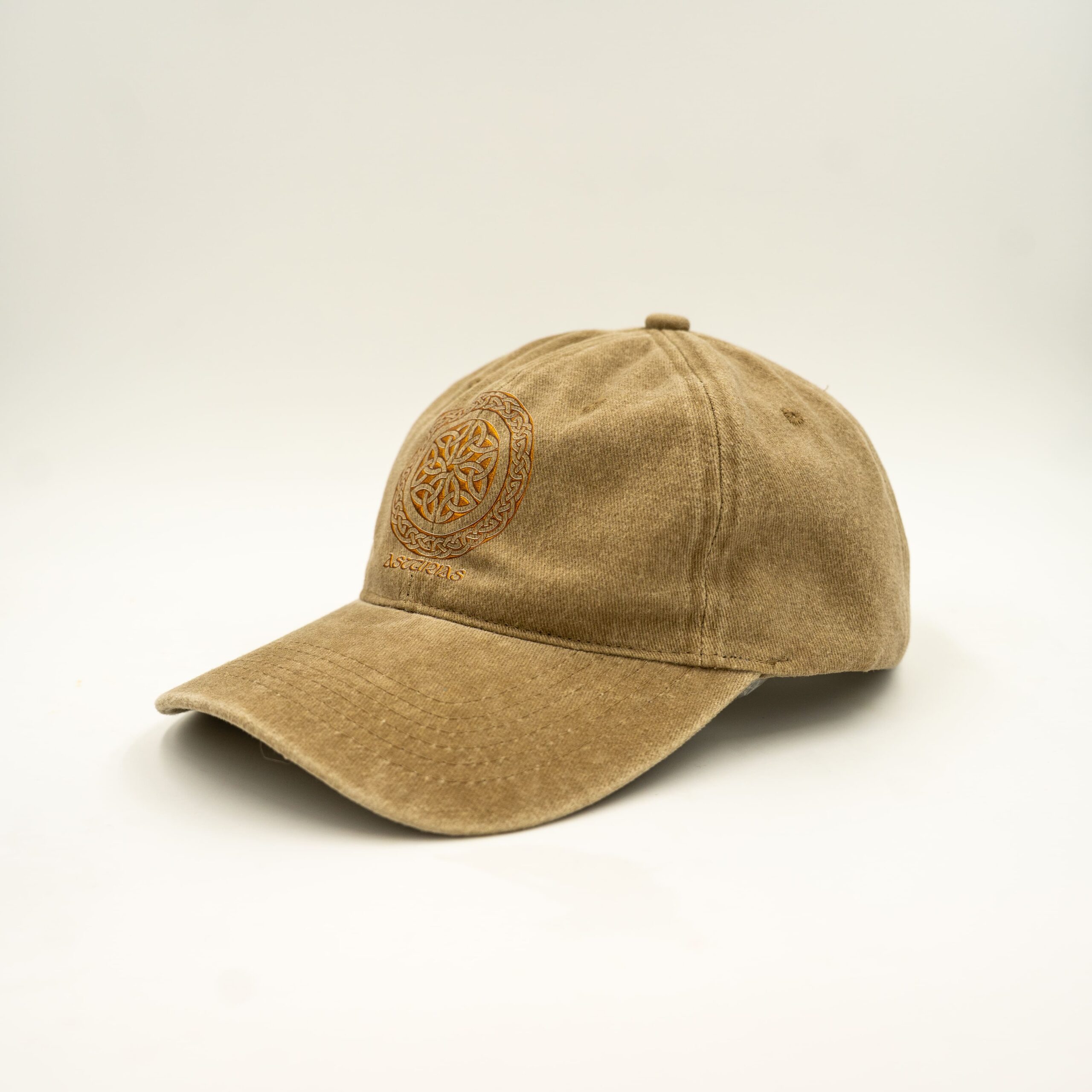 Gorra marrón Trisquel Asturias frontal | Asturias Encantada