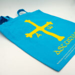 Tote bag azul Cruz de la Victoria Asturias frontal | Asturias Encantada