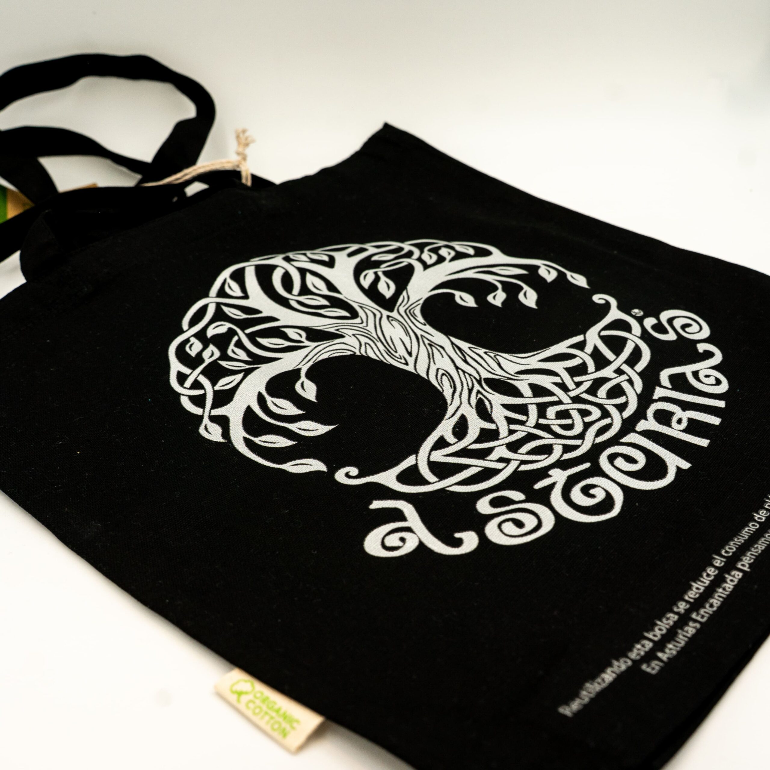 Tote bag negra Árbol de la Vida Asturias frontal | Asturias Encantada